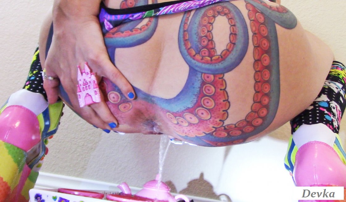 Красивые эротика фотографии с татуировкой осьминога.